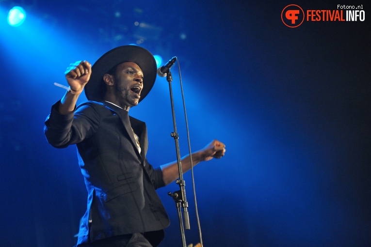 Baloji & L'Orchestre De La Katuba op Down The Rabbit Hole 2016 - Zaterdag foto