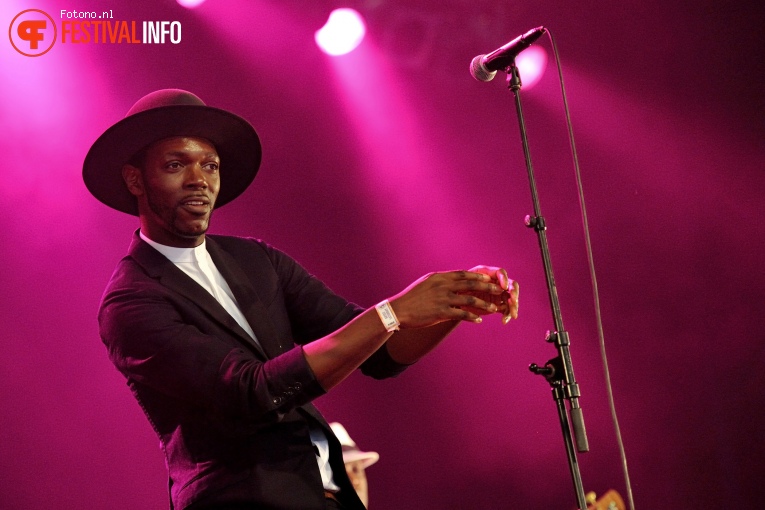 Baloji & L'Orchestre De La Katuba op Down The Rabbit Hole 2016 - Zaterdag foto