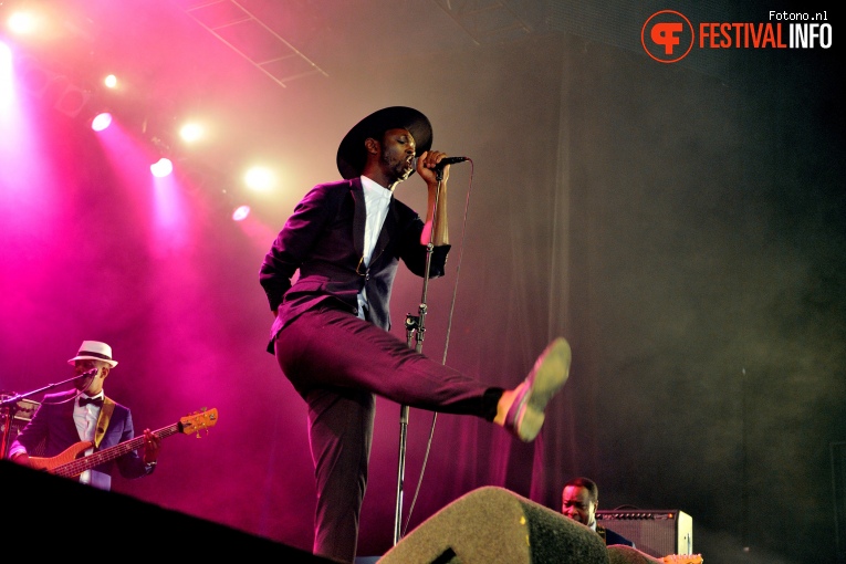 Baloji & L'Orchestre De La Katuba op Down The Rabbit Hole 2016 - Zaterdag foto