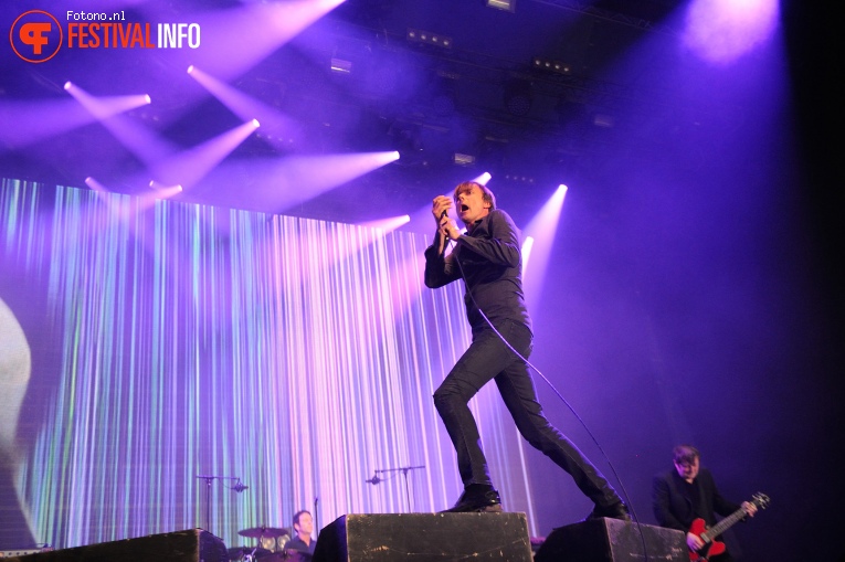 Suede op Down The Rabbit Hole 2016 - Zondag foto