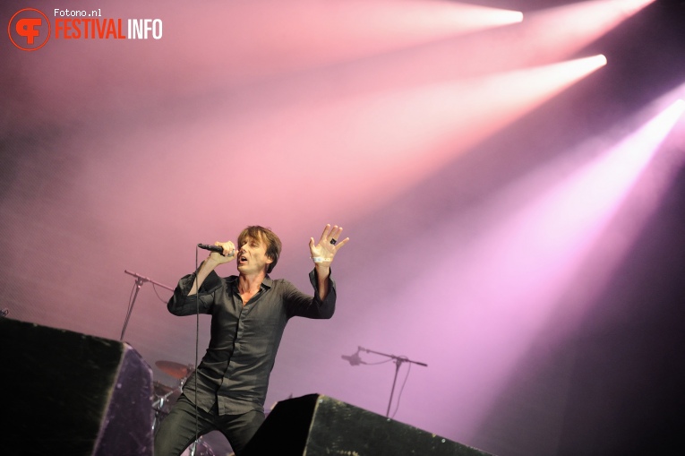 Suede op Down The Rabbit Hole 2016 - Zondag foto