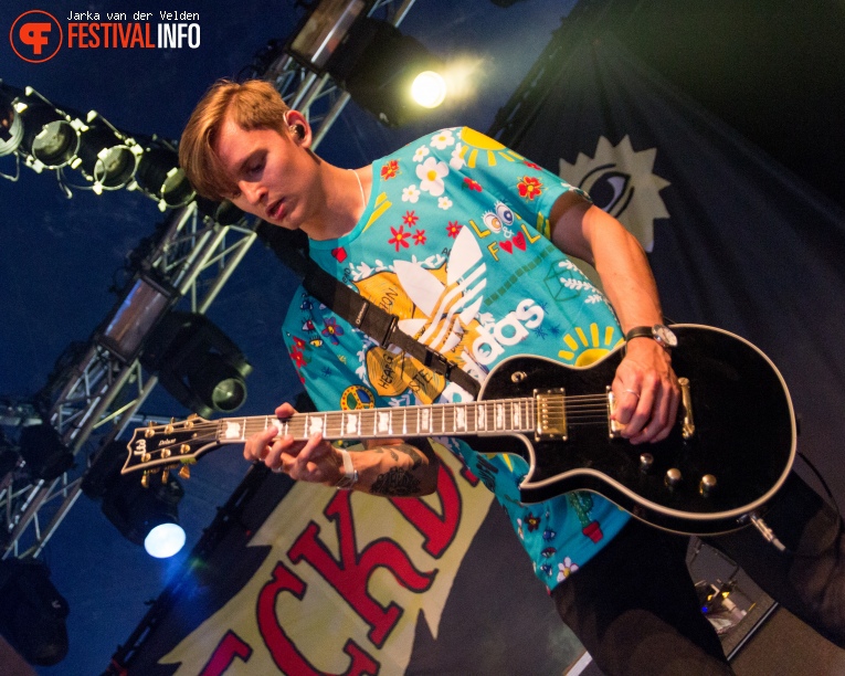 Neck Deep op Jera On Air 2016 - Zaterdag foto