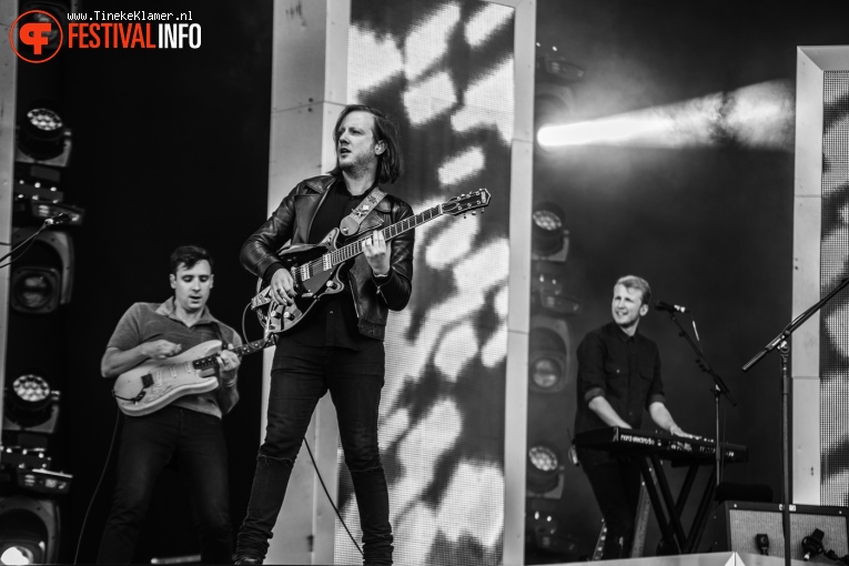 Two Door Cinema Club op Rock Werchter 2016 - Zaterdag foto