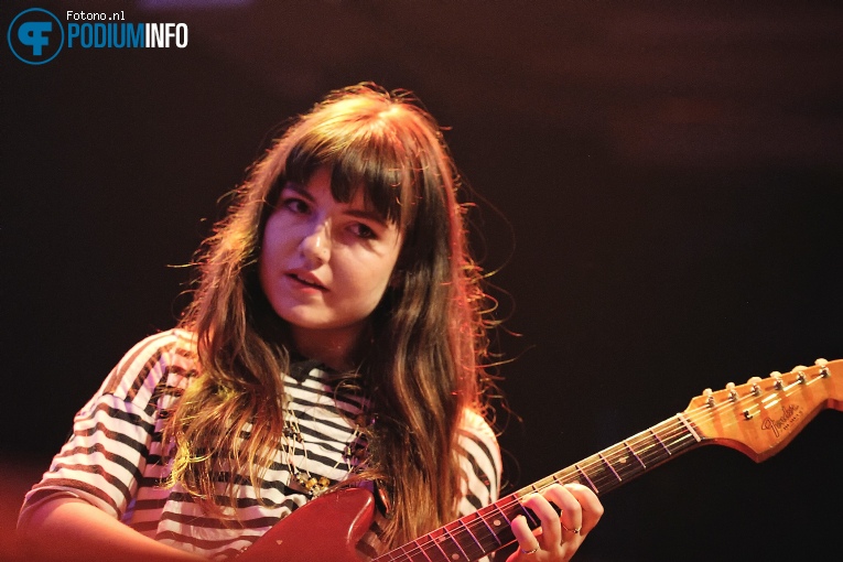 Fuz op Courtney Barnett - 05/07 - Paradiso foto