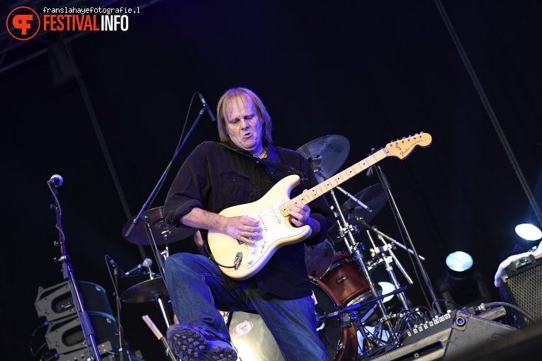 Walter Trout op Bospop 2016 foto