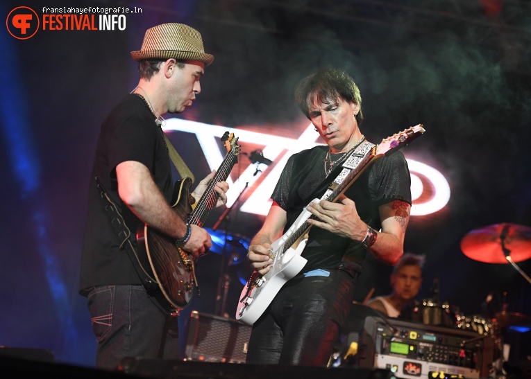 Steve Vai op Bospop 2016 foto