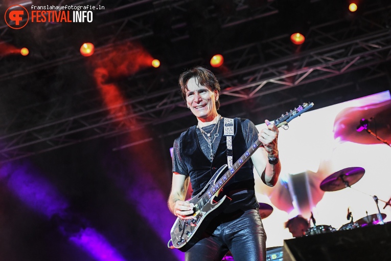 Steve Vai op Bospop 2016 foto