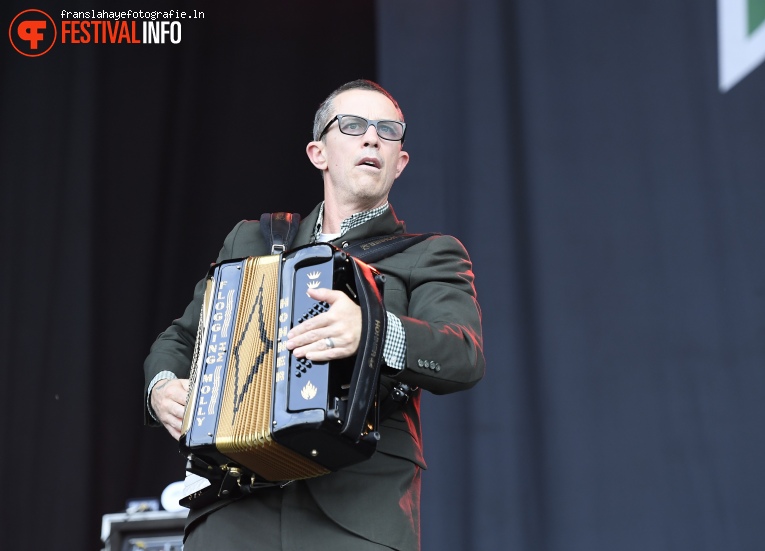 Flogging Molly op Bospop 2016 foto