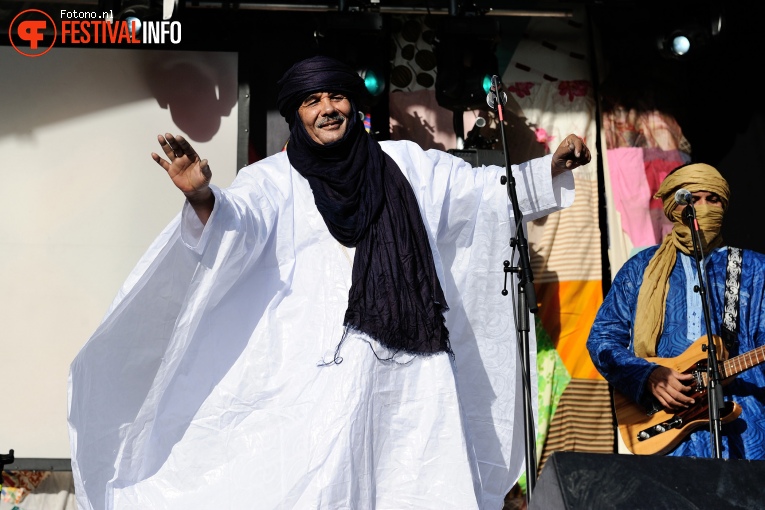 Tinariwen op Welcome To The Village 2016 - Vrijdag foto