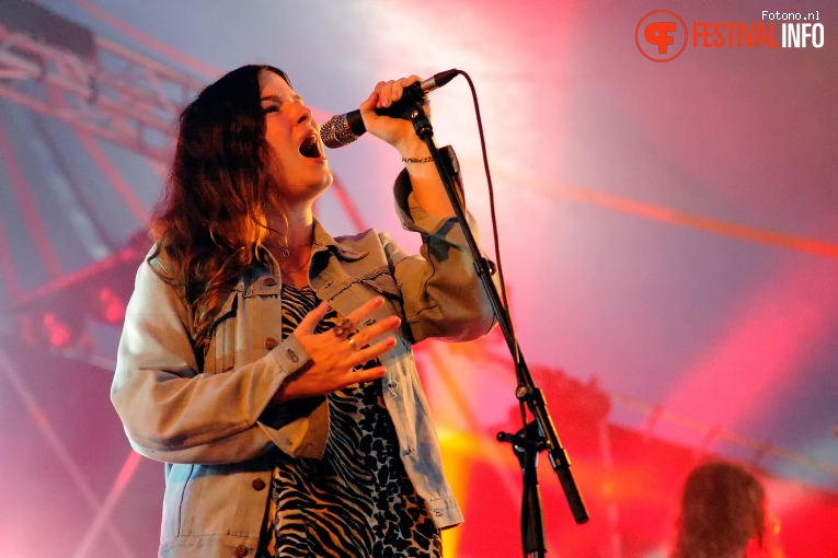 Black Mountain op Welcome To The Village 2016 - Zaterdag foto