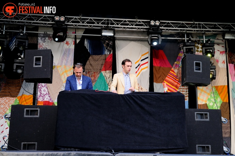 2manydjs op Welcome To The Village 2016 - Zondag foto