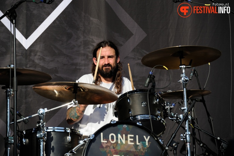 Lonely The Brave op Welcome To The Village 2016 - Zondag foto