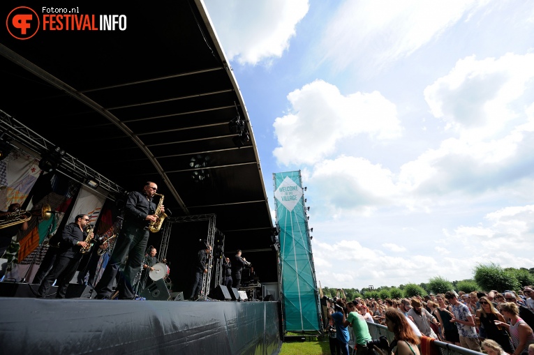 Fanfare Ciocarlia op Welcome To The Village 2016 - Zondag foto