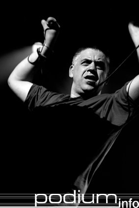 Portion Control op Frontline Assembly - 26/7 - Melkweg foto
