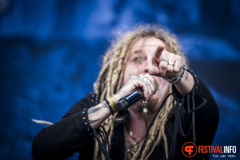 Korpiklaani op Into The Grave 2016 foto