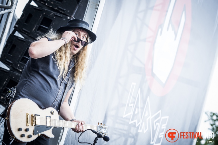 Korpiklaani op Into The Grave 2016 foto