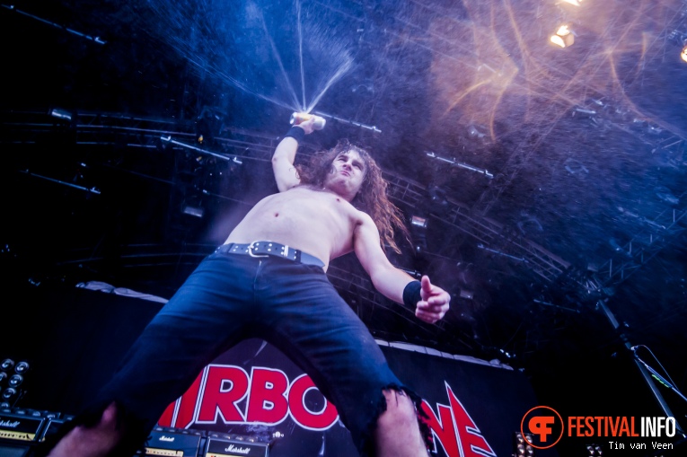 Airbourne op Into The Grave 2016 foto