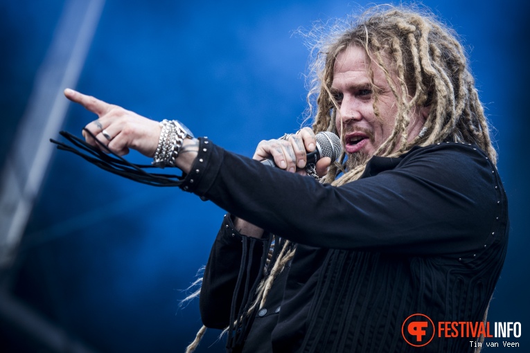 Korpiklaani op Into The Grave 2016 foto