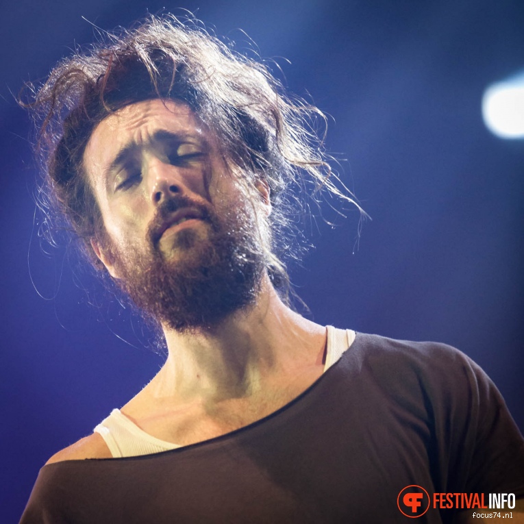 Edward Sharpe & The Magnetic Zeros op Lowlands 2016 - Vrijdag foto