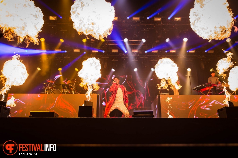 Oscar And The Wolf op Lowlands 2016 - Vrijdag foto