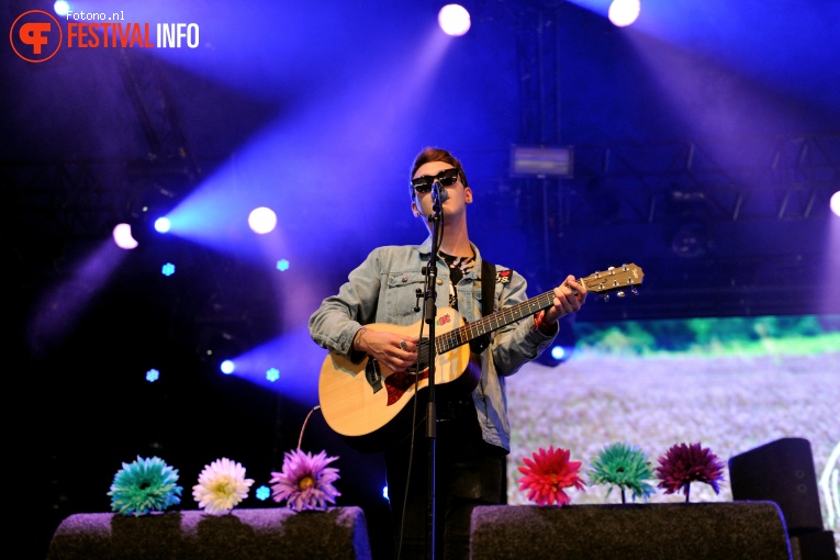 Gnash op Lowlands 2016 - Vrijdag foto