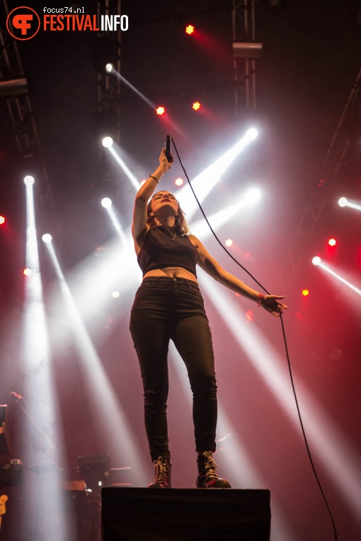 Chvrches op Lowlands 2016 - Vrijdag foto