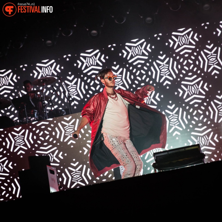 Oscar And The Wolf op Lowlands 2016 - Vrijdag foto