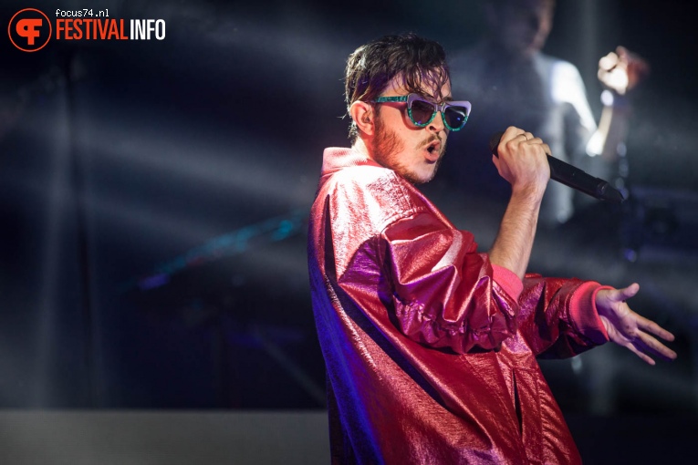 Oscar And The Wolf op Lowlands 2016 - Vrijdag foto