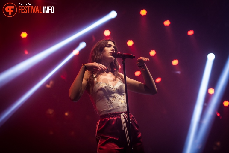 Dua Lipa op Lowlands 2016 - Zondag foto