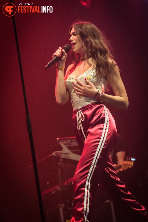 Dua Lipa op Lowlands 2016 - Zondag foto