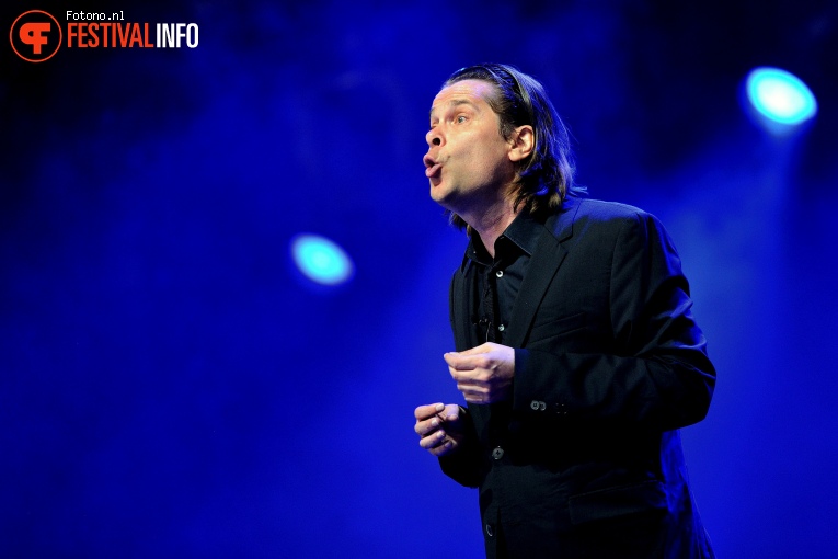 Hans Teeuwen op Lowlands 2016 - Zondag foto