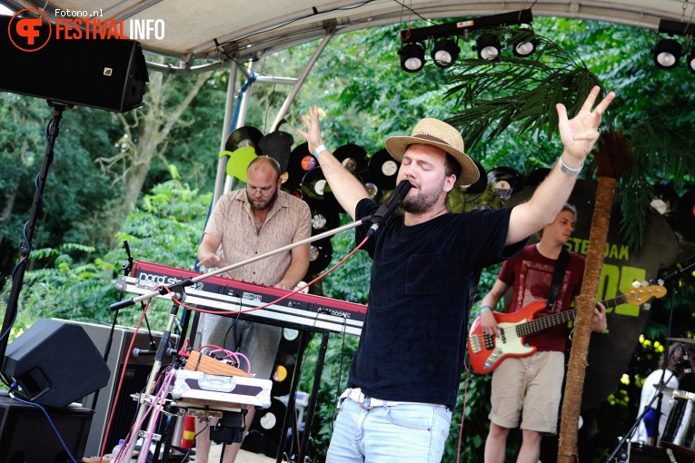 Crying Boys Cafe op Amsterdam Woods Festival - Zaterdag foto
