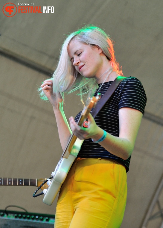 Amber Arcades op Amsterdam Woods Festival - Zaterdag foto