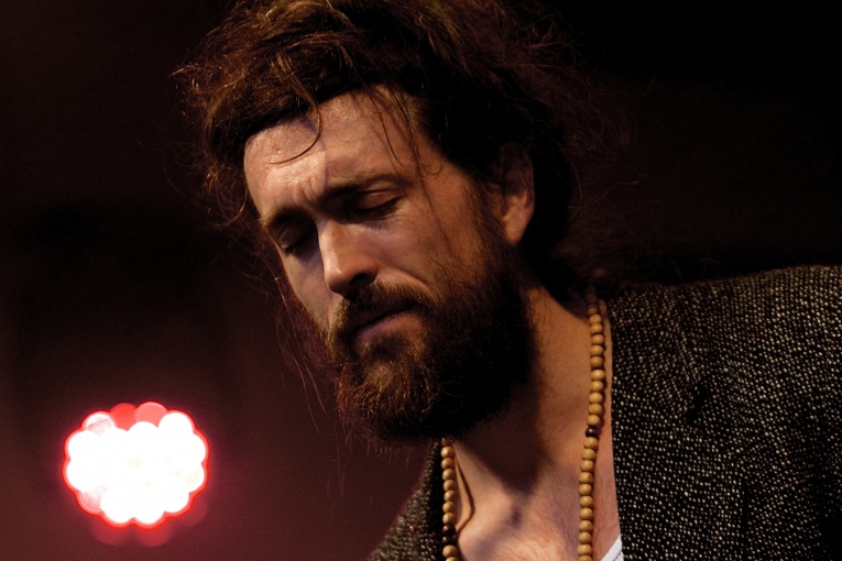 Edward Sharpe & The Magnetic Zeros op Edward Sharpe And The Magnetic Zeros - 23/08 - Woodstock69 foto