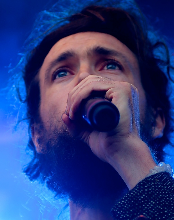 Edward Sharpe & The Magnetic Zeros op Edward Sharpe And The Magnetic Zeros - 23/08 - Woodstock69 foto
