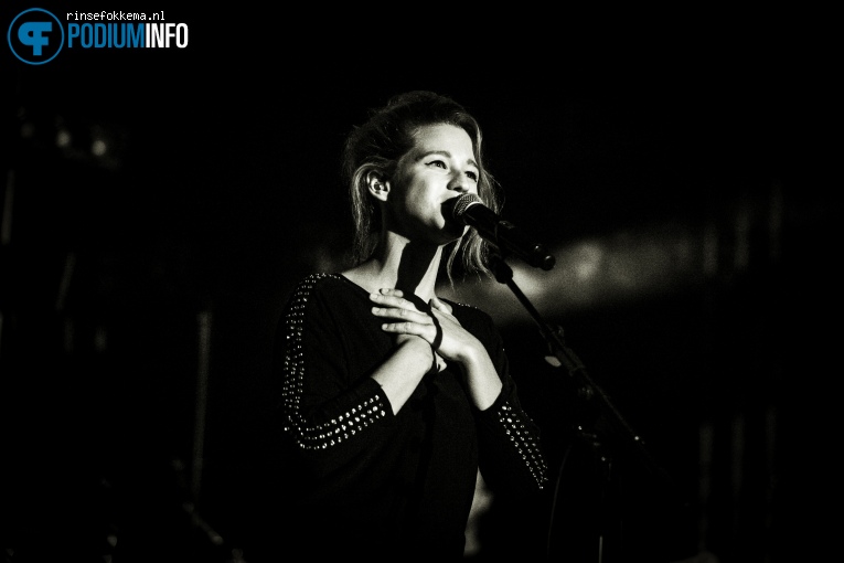 Selah Sue op Selah Sue - 01/09 - Openluchttheater Hertme foto