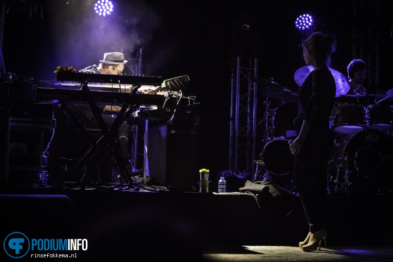 Selah Sue op Selah Sue - 01/09 - Openluchttheater Hertme foto