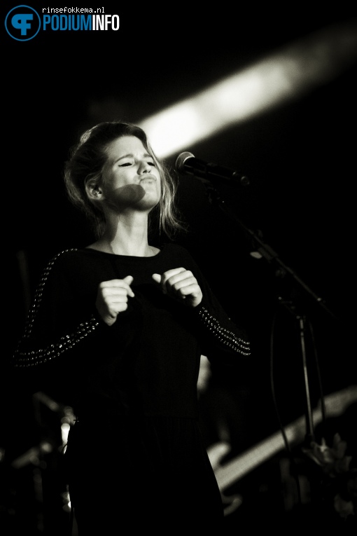 Selah Sue op Selah Sue - 01/09 - Openluchttheater Hertme foto