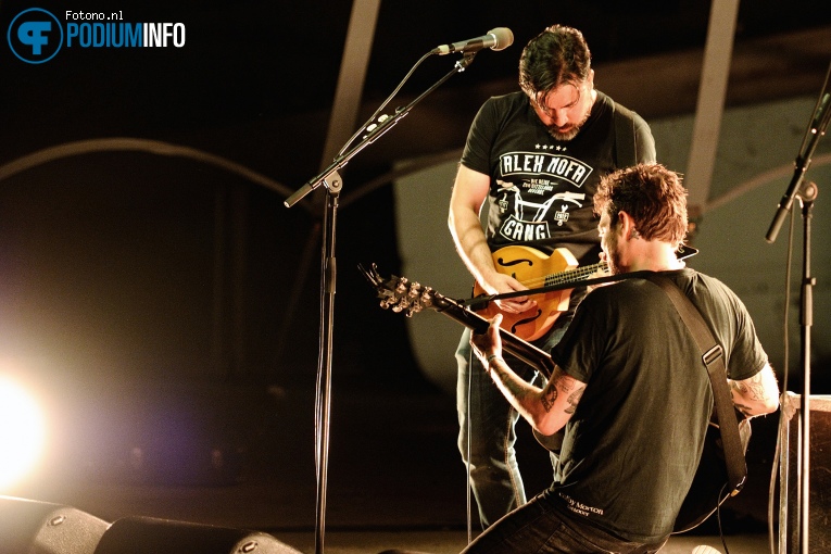 Frank Turner & The Sleeping Souls op Frank Turner & Sleeping Souls - 05/09 - Openlucht Theater Amsterdamse Bos foto