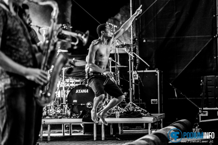 Typhoon op Typhoon - Openluchttheater Hertme foto