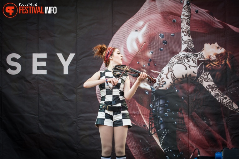 Lindsey Stirling op Lollapalooza Berlijn 2016 - Zaterdag foto