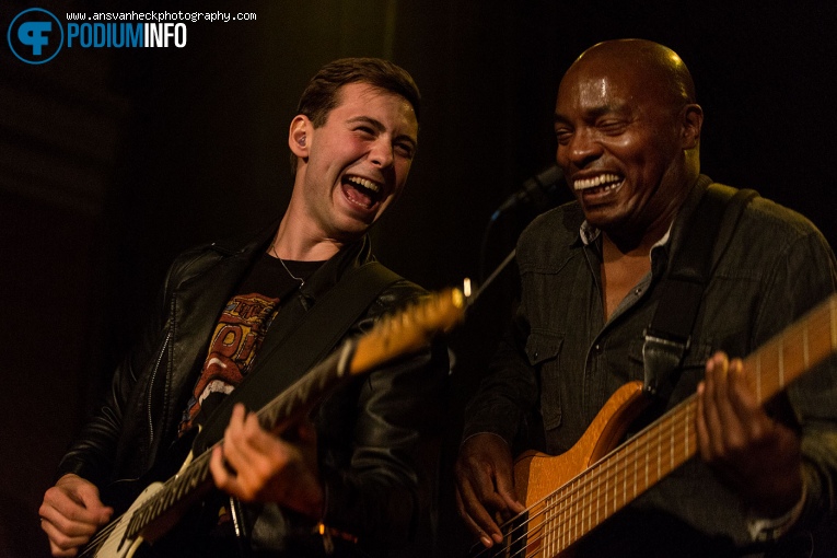 Laurence Jones op Laurence Jones - 22/09 - Luxor live foto