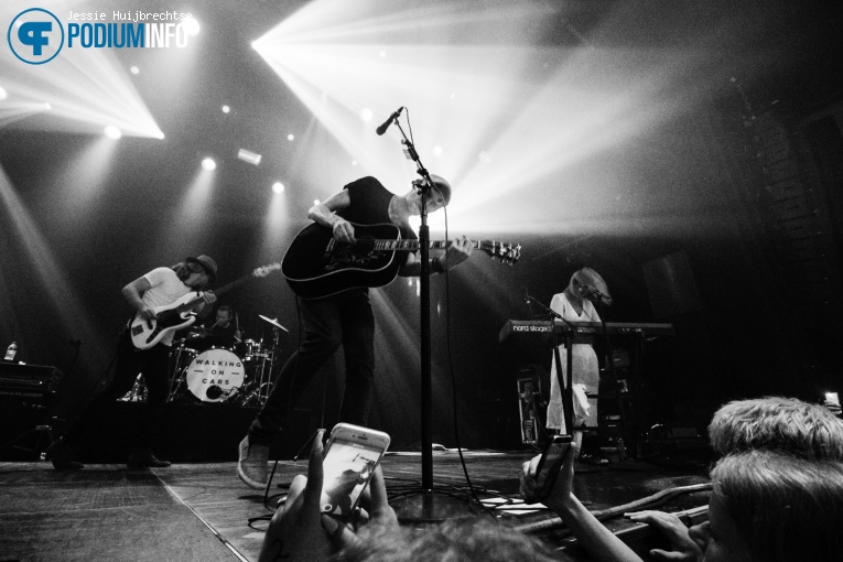 Walking On Cars op Walking On Cars - 13/09/16 - Melkweg foto