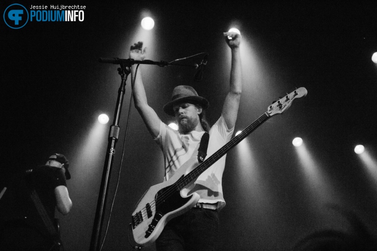 Walking On Cars op Walking On Cars - 13/09/16 - Melkweg foto