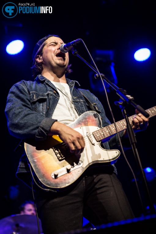 Matthew Logan Vasquez op Nathaniel Rateliff & The Night Sweats - 28/10 - TivoliVredenburg foto