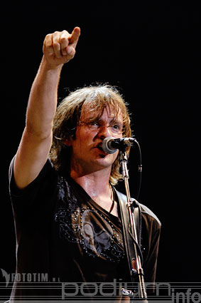 Fiction Plane op The Police - 13/9 - Amsterdam Arena foto
