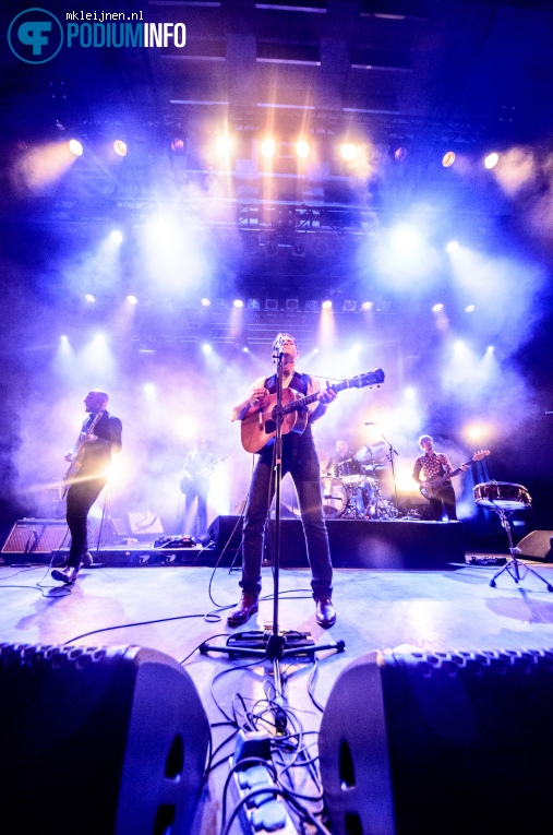 Douwe Bob op Douwe Bob - 05/11 - Effenaar foto