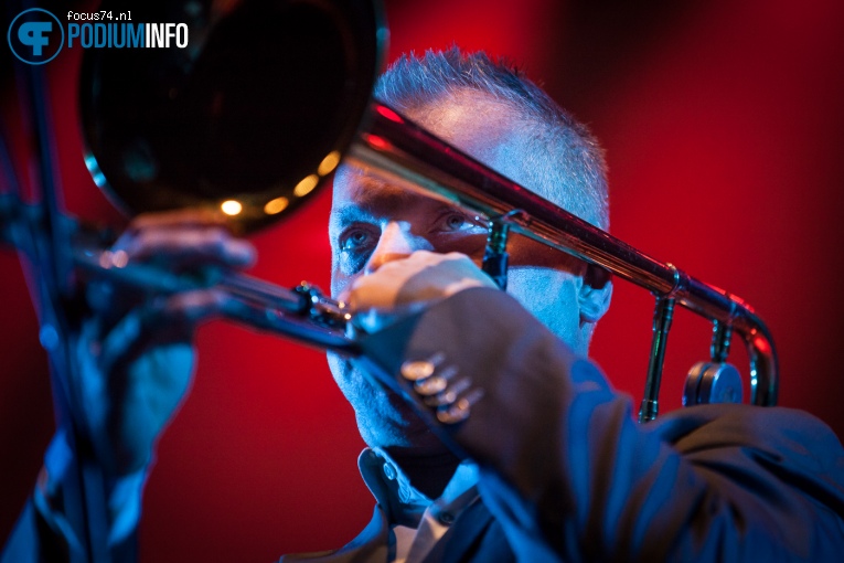 Foto New Cool Collective op Gregory Porter - 11/11 - Heineken Music Hall