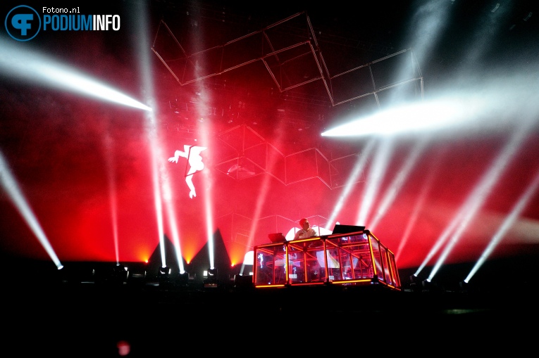 Flume (AUS) op Flume - 04/11 - Heineken Music Hall foto