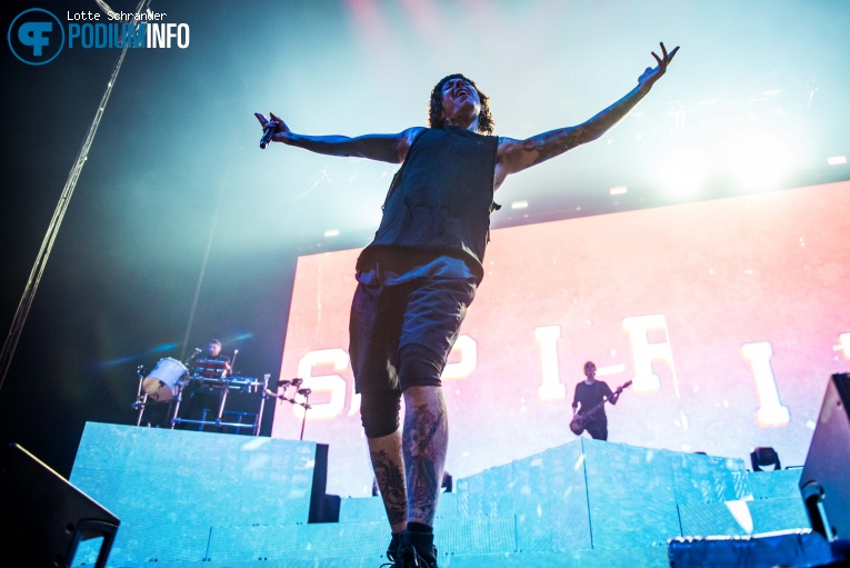 Bring Me The Horizon op Bring Me The Horizon - 13/11 - Heineken Music Hall foto